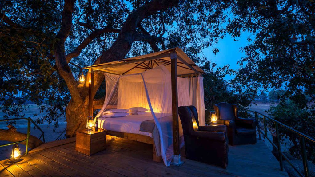 Ruckomechi Camp Star Bed, luxury Zimbabwe safari